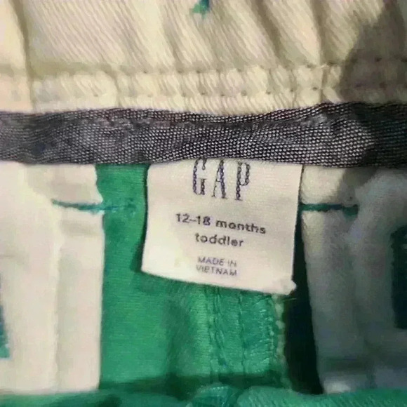 Gap Adjustable Waist Toddler Shorts Size 12'-18 months - Picture 2 of 2